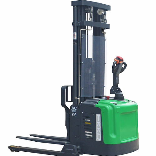 Powering Efficiency: The Advantages of Lithium-Powered Stackers