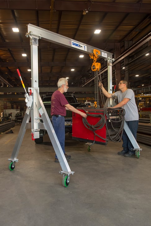 deluxe aluminum gantry crane in use v2