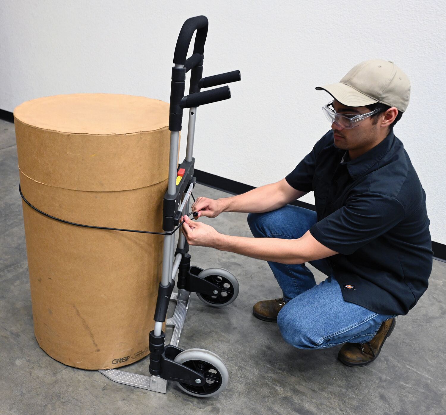 foldaway hand truck securing item v3